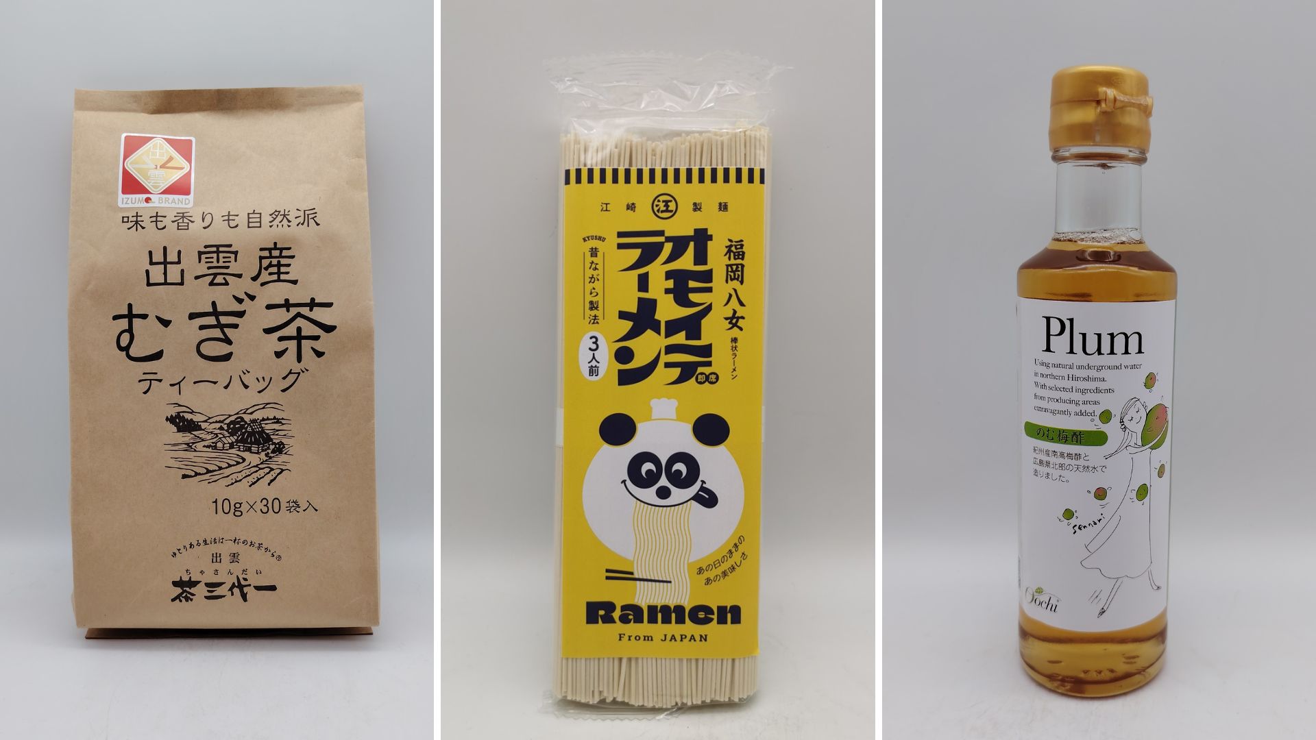Novità giapponesi Ikiya l’eccellenza artigianale e la qualità a portata di mano Novità giapponesi di Ikiya: tè d'orzo giapponese in sacchetto di carta con caratteri giapponesi, confezione di ramen artigianale Omoide Fukuoka con etichetta gialla e panda sorridente, bottiglia di aceto di ume Plum con illustrazione di donna e prugne. Prodotti artigianali giapponesi di alta qualità disponibili online con spedizione in tutta Europa.