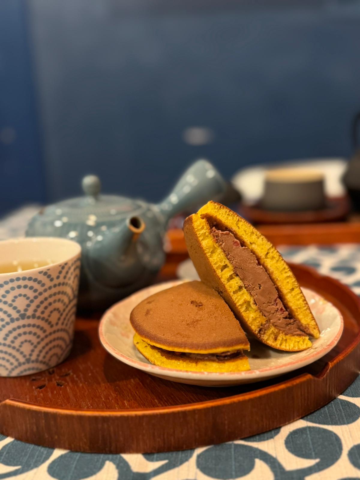 Tè giapponese e dorayaki serviti nella Tea Room di Ikiya Treviso