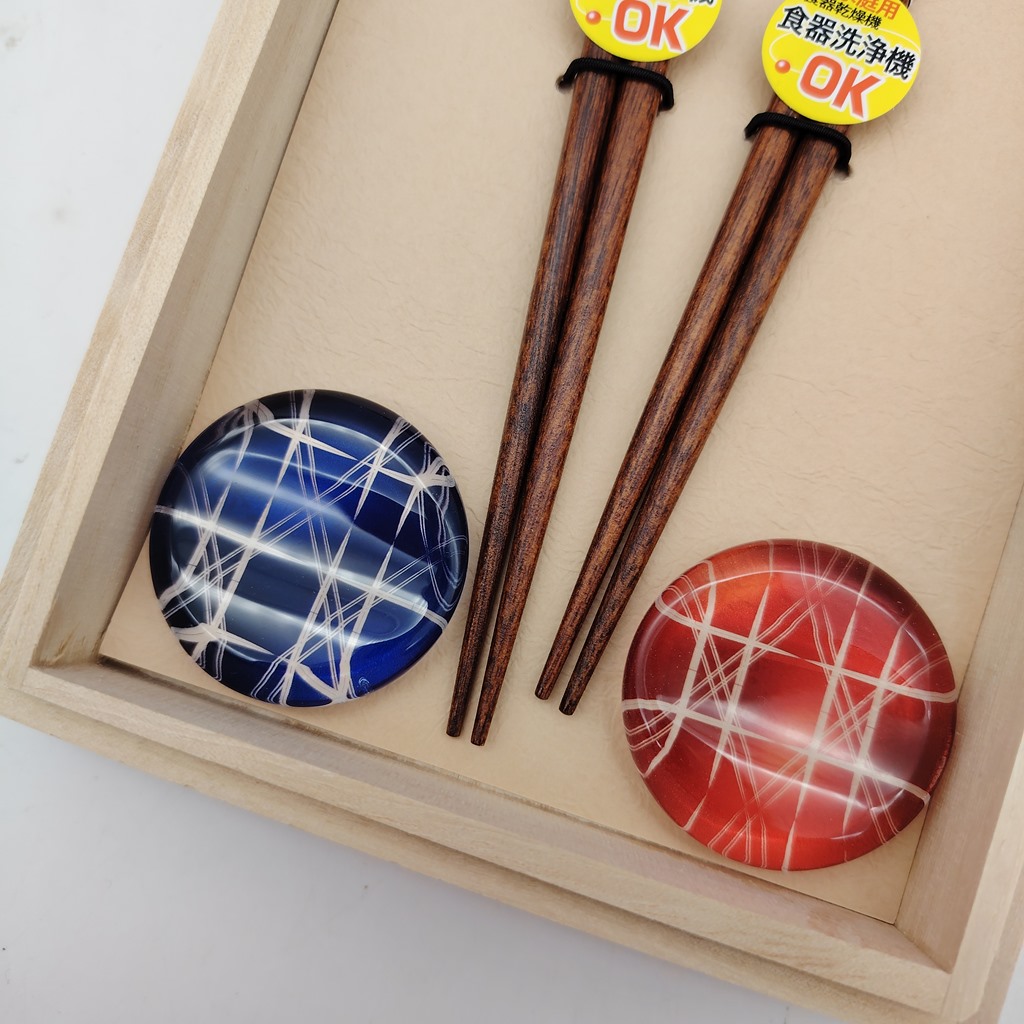Coppia di bacchette "neko" con poggia-hashi e scatola in legno - immagine 4