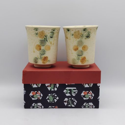 Coppia di tazze in ceramica Kyoyaki - Yuusai Hana Mishima "Kiku"