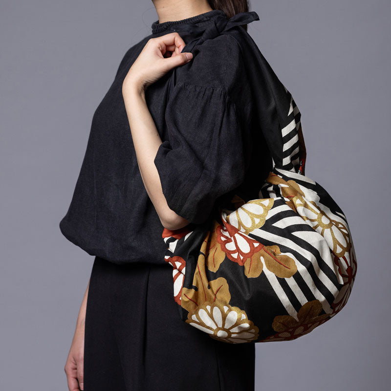 Furoshiki Setsugekka Kimono con Crisantemi sull’Acqua - 120cm - immagine 2