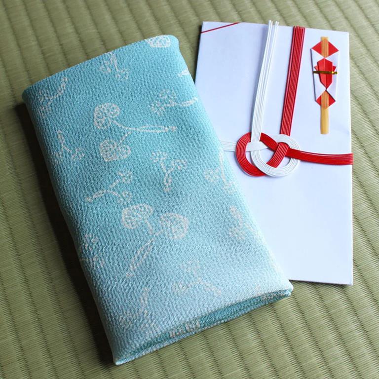 Furoshiki in seta di chirimen decorato in yuzen KARACHO 45cm - immagine 2