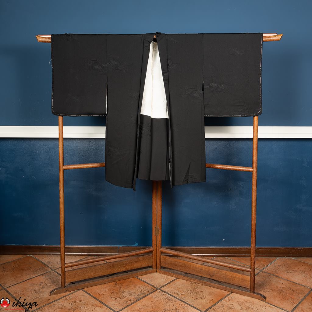 Haori da donna formale in seta "rinzu" nera con "kirimon" var.2 - immagine 3