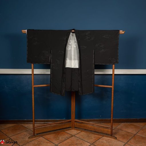 Haori da donna formale in seta nera damascata con stemma di famiglia