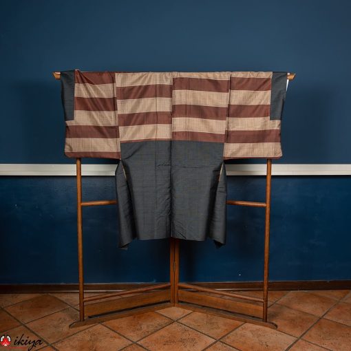Haori da uomo in seta blu scuro con fodera interna a righe marroni