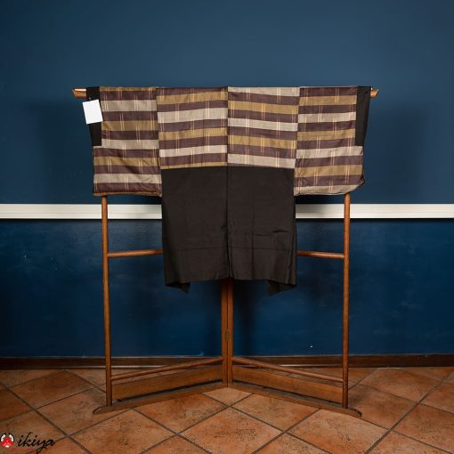 Haori da uomo in crèpe di seta nera con fodera interna a righe marroni