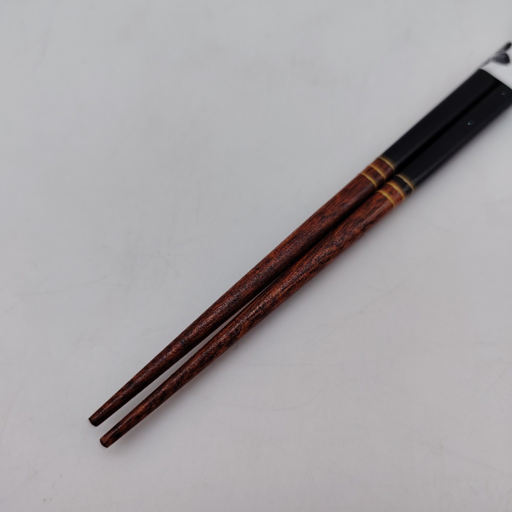 Hashi, bacchette giapponesi nere in legno con coniglietti 23cm - immagine 3