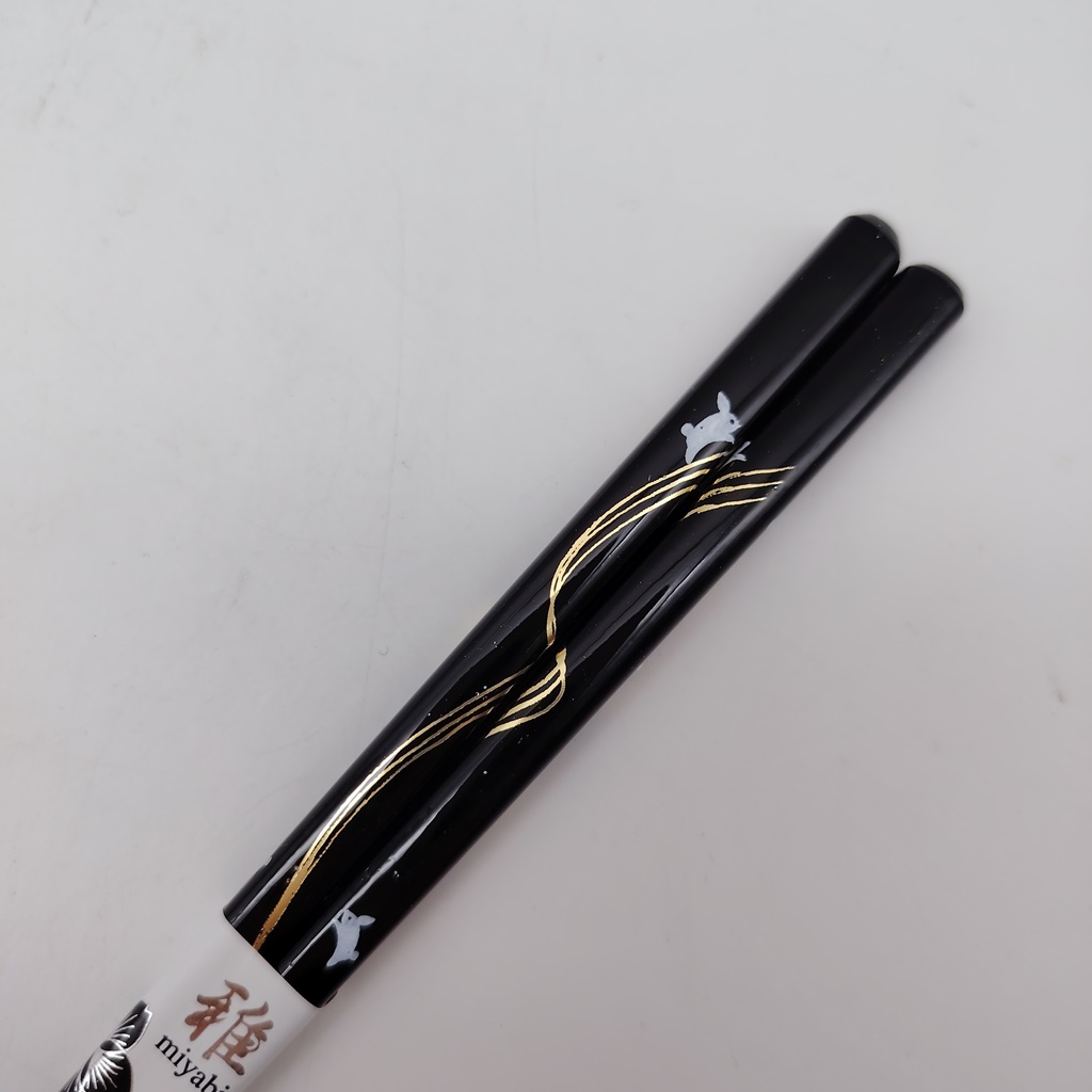 Hashi, bacchette giapponesi nere in legno con coniglietti 23cm - immagine 2