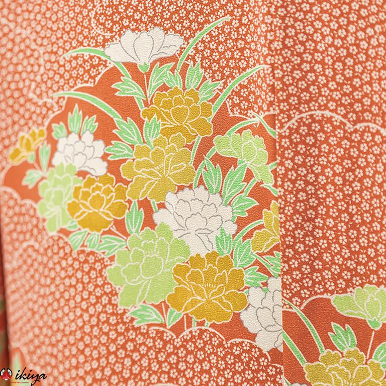 Kimono komon vintage color salmone con peonie - immagine 3