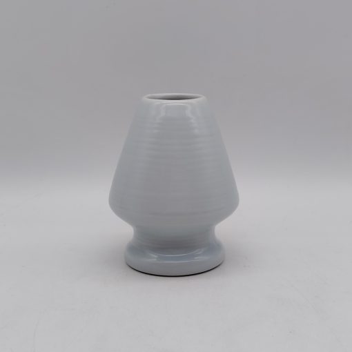 Kusenaoshi: piccolo cono in ceramica usato per mantenere la forma del frullino da matcha "chasen".