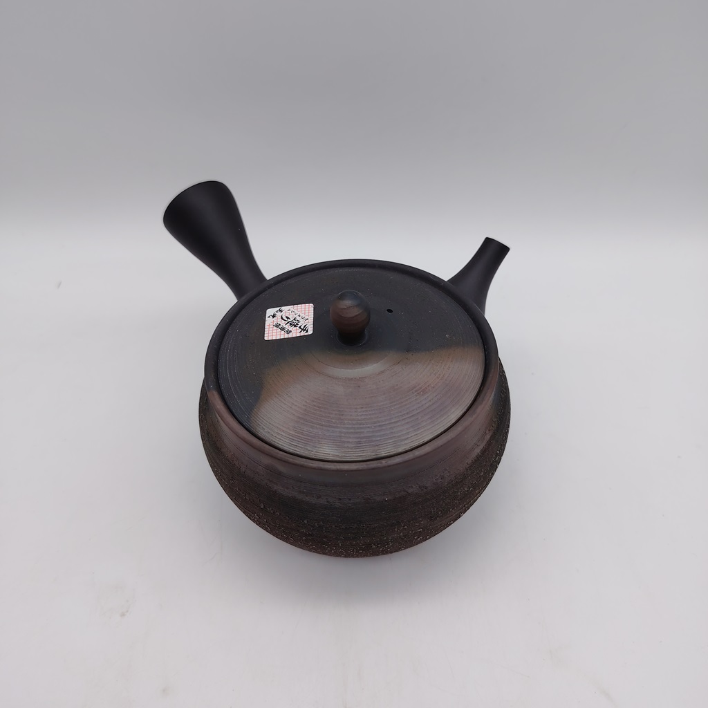 Teiera giapponese "kyusu" in ceramica nera con sfumatura marrone ed effetto a corteccia di pino