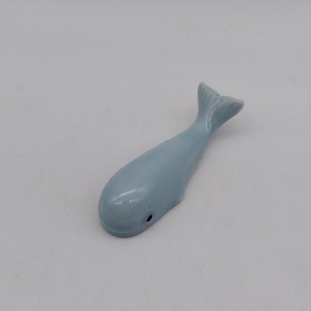 Poggiabacchette a forma di balena