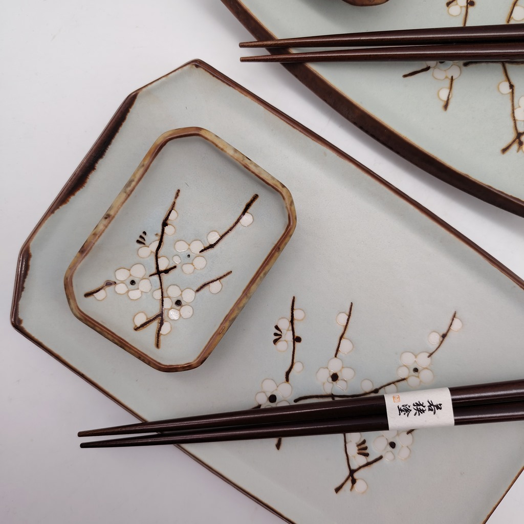 Set da sushi per 2 persone celeste con fiori di susino - immagine 5