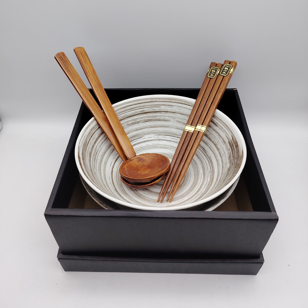 Set di due ciotole da ramen bianco/nero con spirali - immagine 4