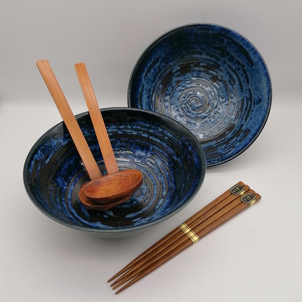 Set di due ciotole da ramen blu con spirali nere