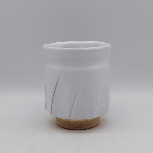 Tazza in ceramica bianca di Hagi realizzata a mano.