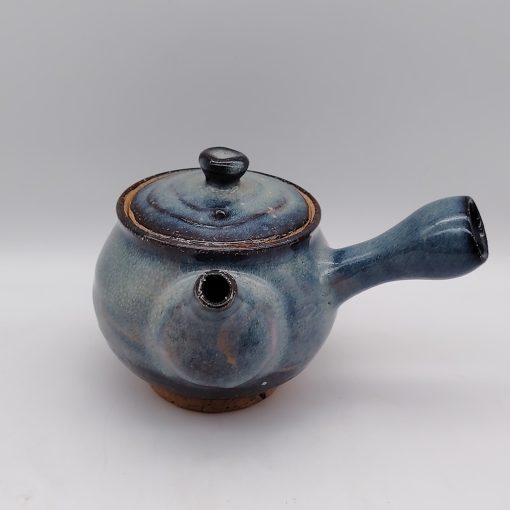 Teiera in ceramica di Hagi, decorata con smalto blu e manico laterale, realizzata dal maestro Seigan Yamane