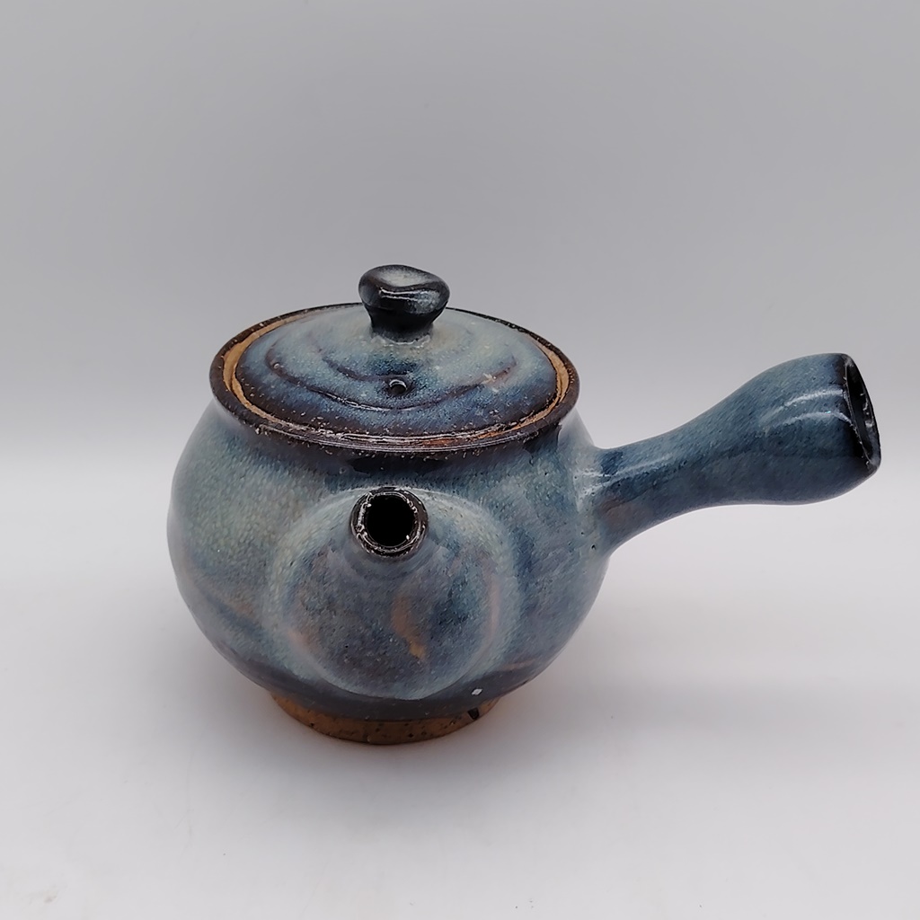 Teiera in ceramica di Hagi, decorata con smalto blu e manico laterale, realizzata dal maestro Seigan Yamane