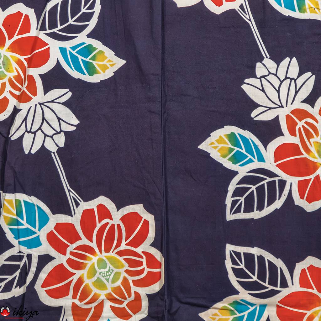Yukata, kimono estivo blu indaco con rose colorate - immagine 3