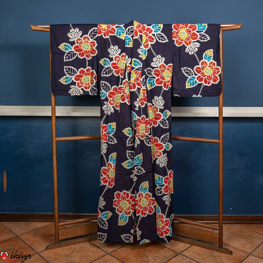 Yukata, kimono estivo blu indaco con rose colorate - immagine 4
