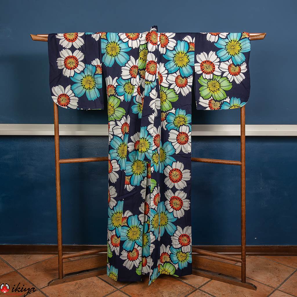 Yukata, kimono estivo blu indaco con sakura colorati - immagine 3