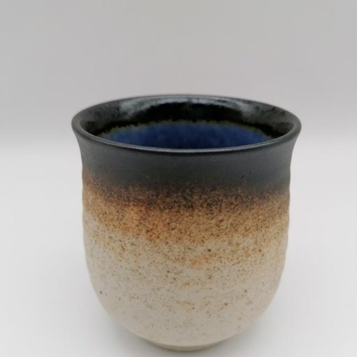 Tazza con interno blu oltremare