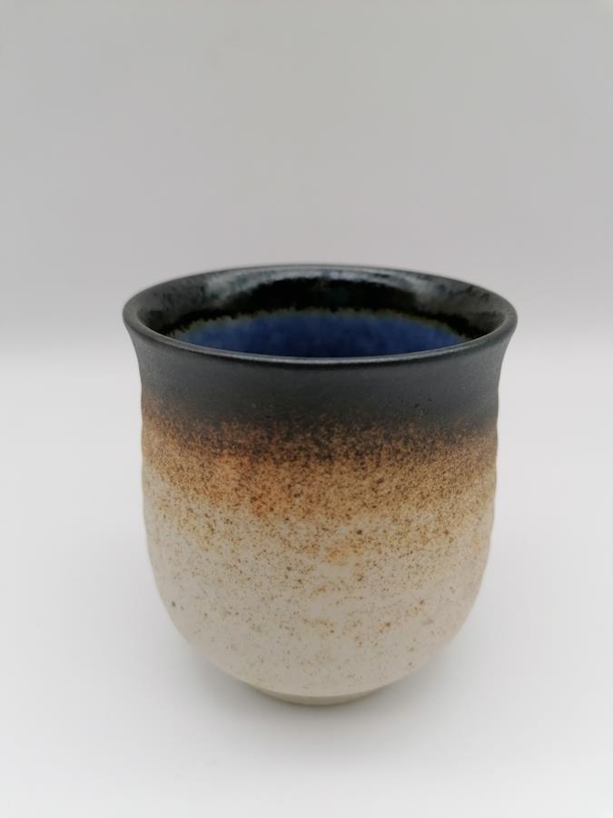 Tazza con interno blu oltremare